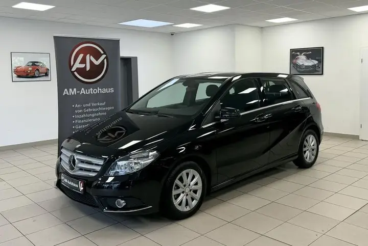 Mercedes-Benz B 180