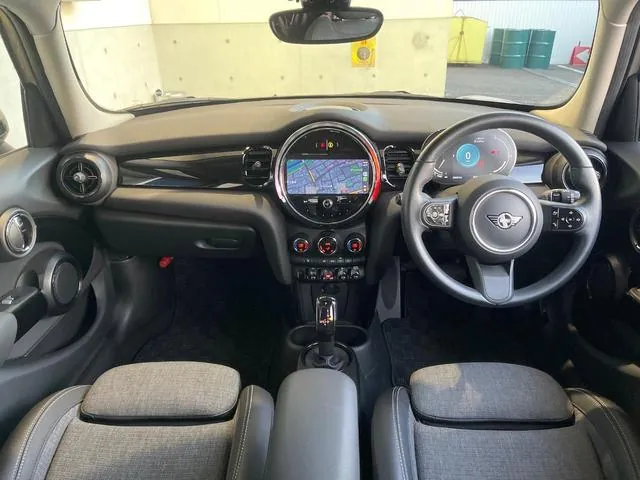 Mini Cooper Classic Trim 2021 photo 2
