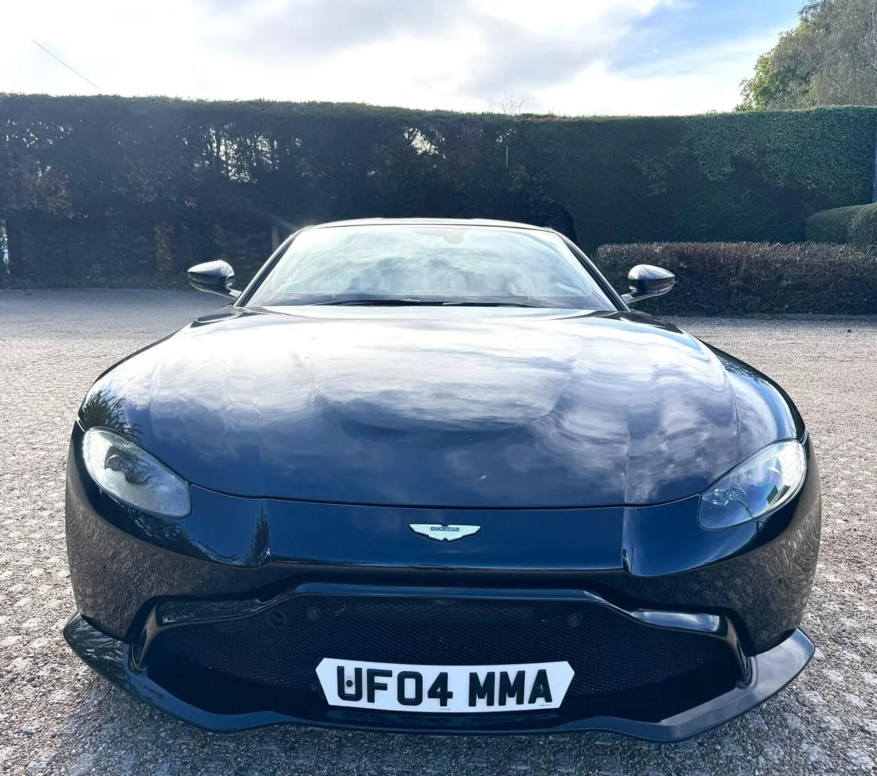 Aston Martin Vantage 2018 photo 4