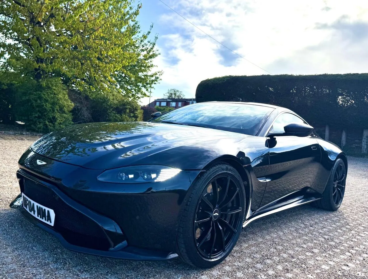 Aston Martin Vantage 2018 photo 2