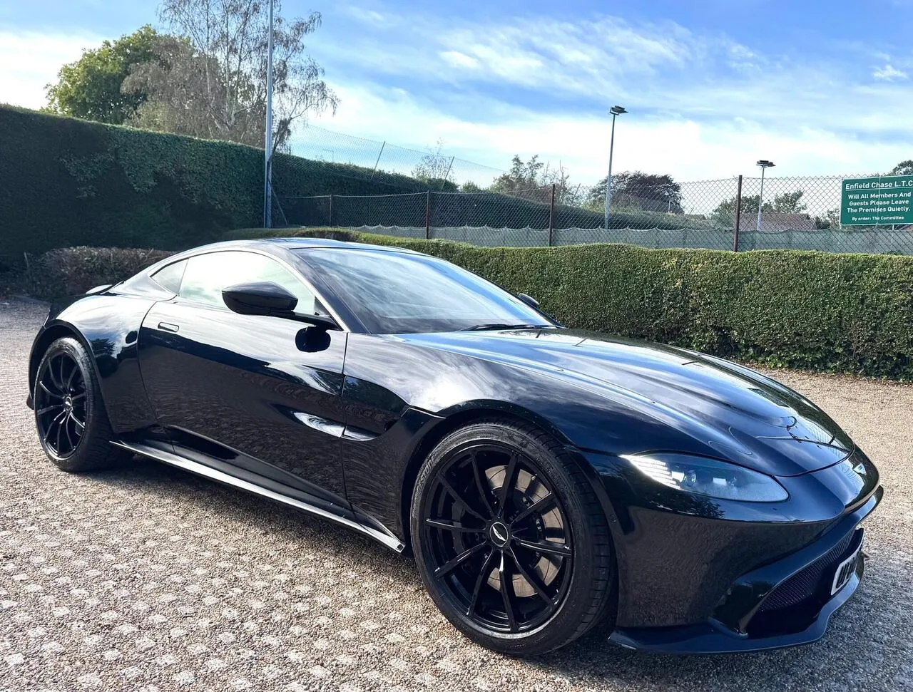 Aston Martin Vantage 2018 photo 3