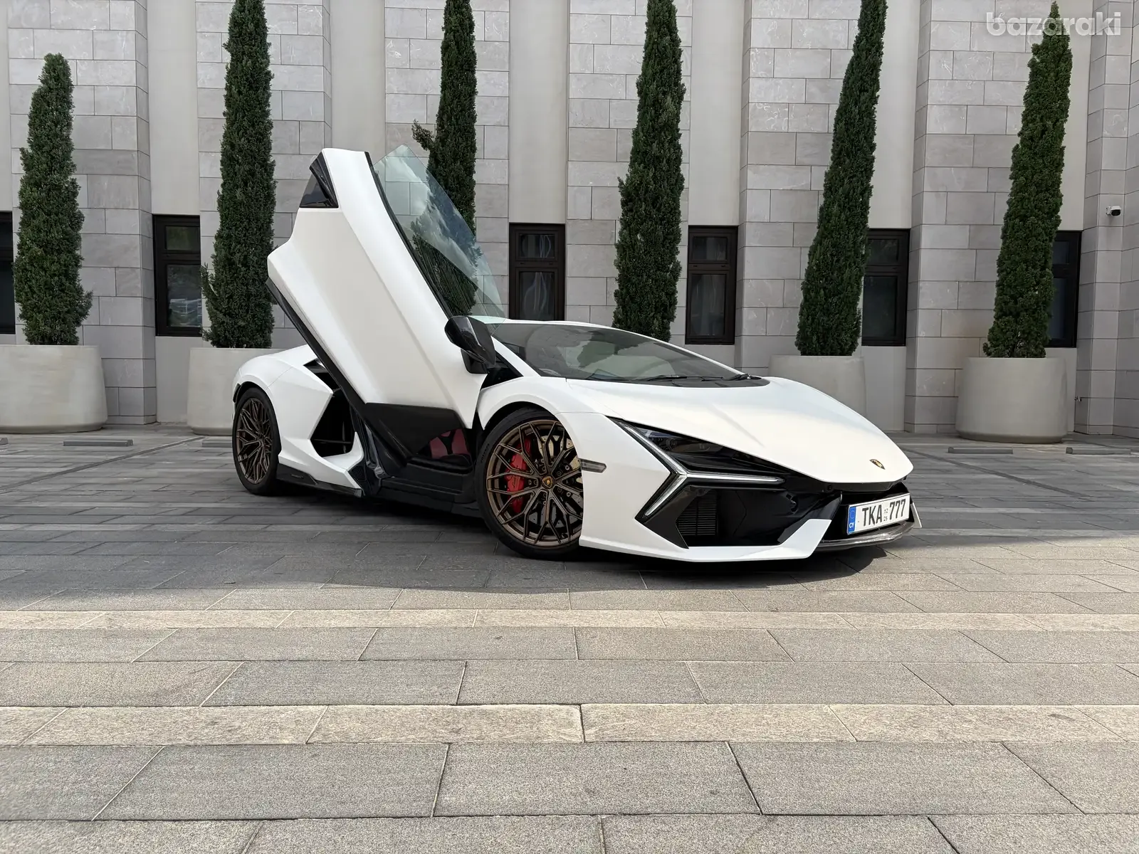 Lamborghini Revuelto
