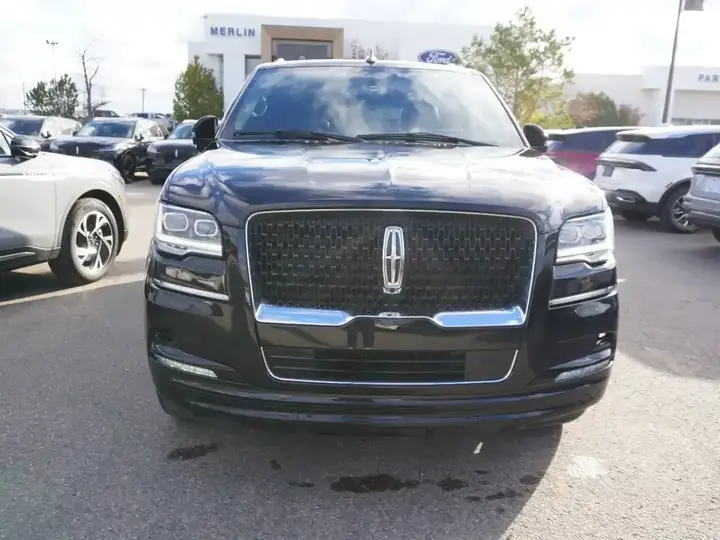 Lincoln Navigator 2022 photo 2