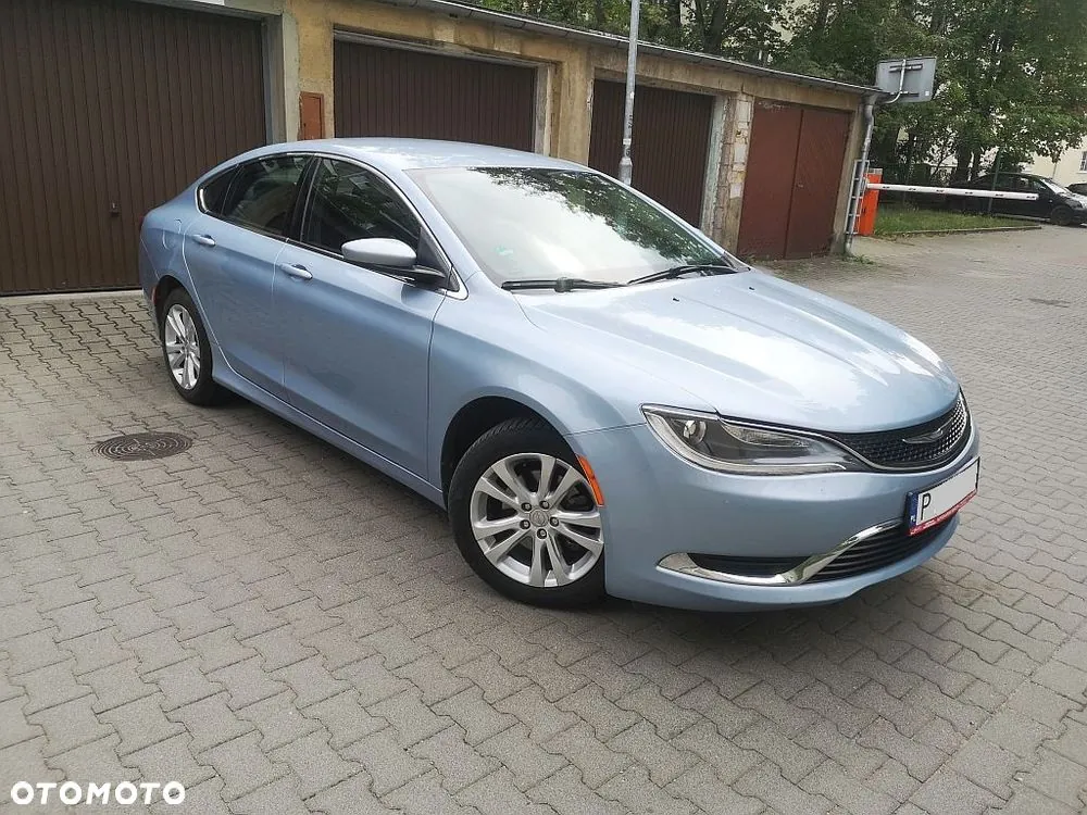 Chrysler 200