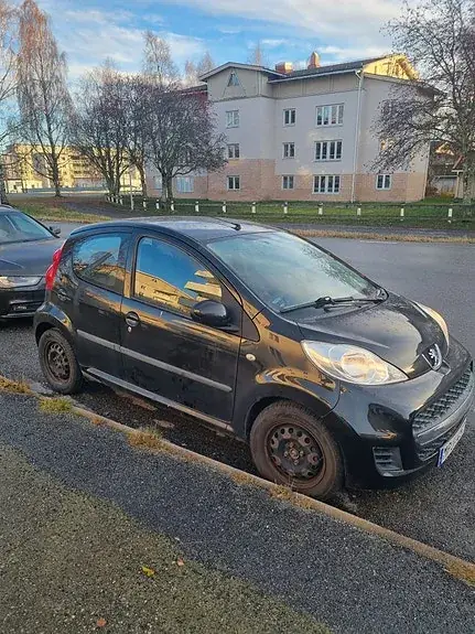 Peugeot 107 2011 photo 2