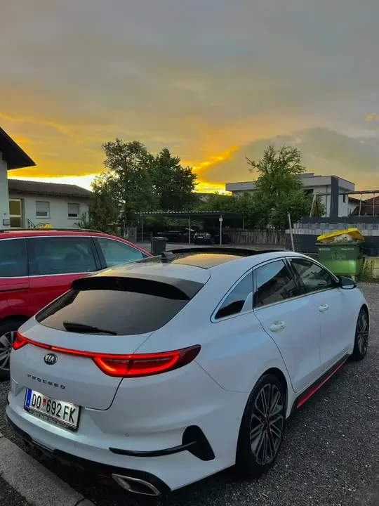 Kia Proceed