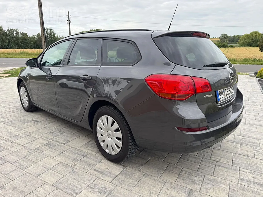 Opel Astra 2012 photo 4