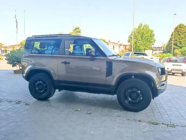 Land Rover Defender 2021 photo 4