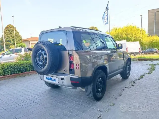 Land Rover Defender 2021 photo 5