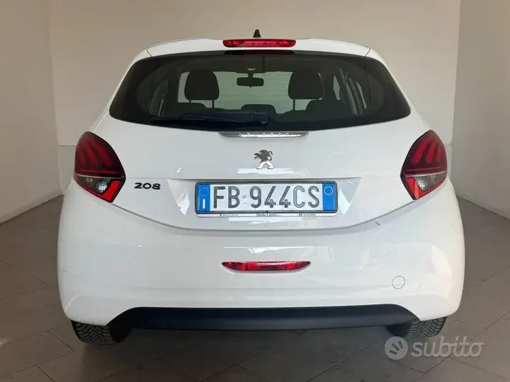 Peugeot 208 2015 photo 5