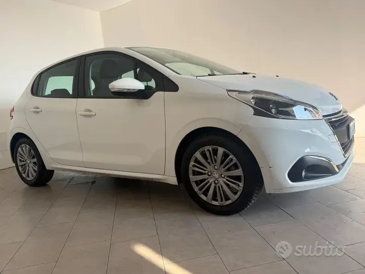 Peugeot 208 2015 photo 3