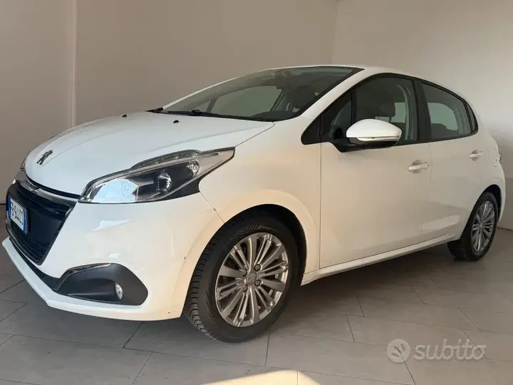 Peugeot 208 2015 photo 2