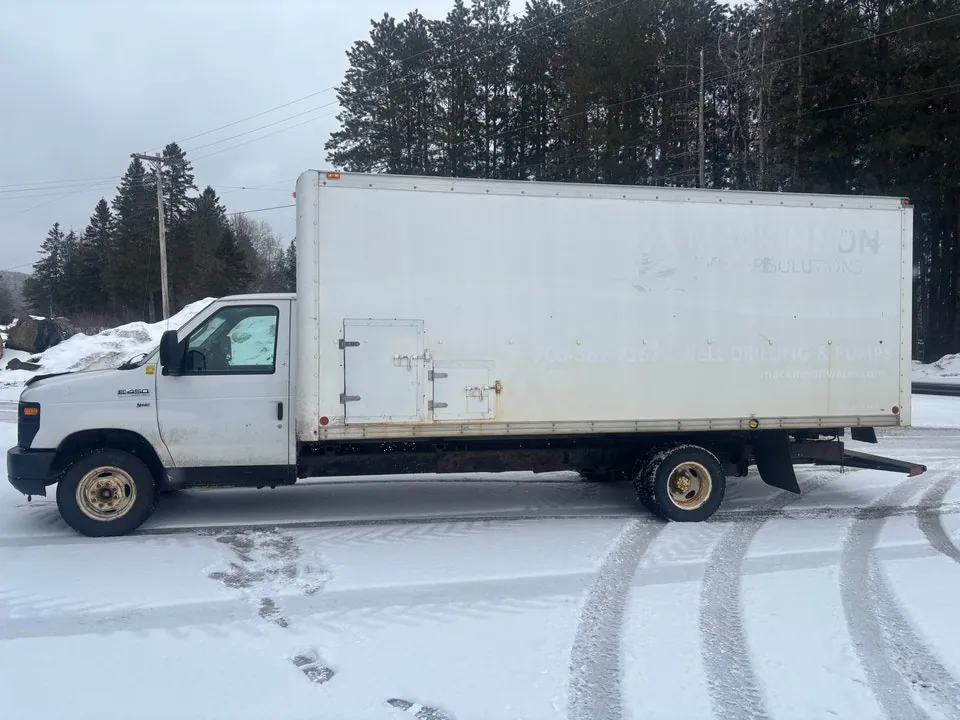 Ford Econoline 2015 photo 3