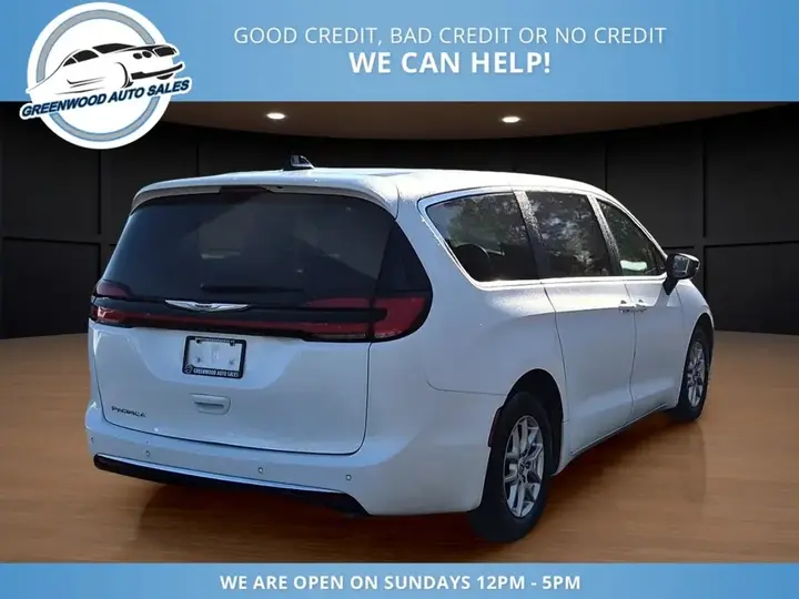 Chrysler Pacifica 2024 photo 5