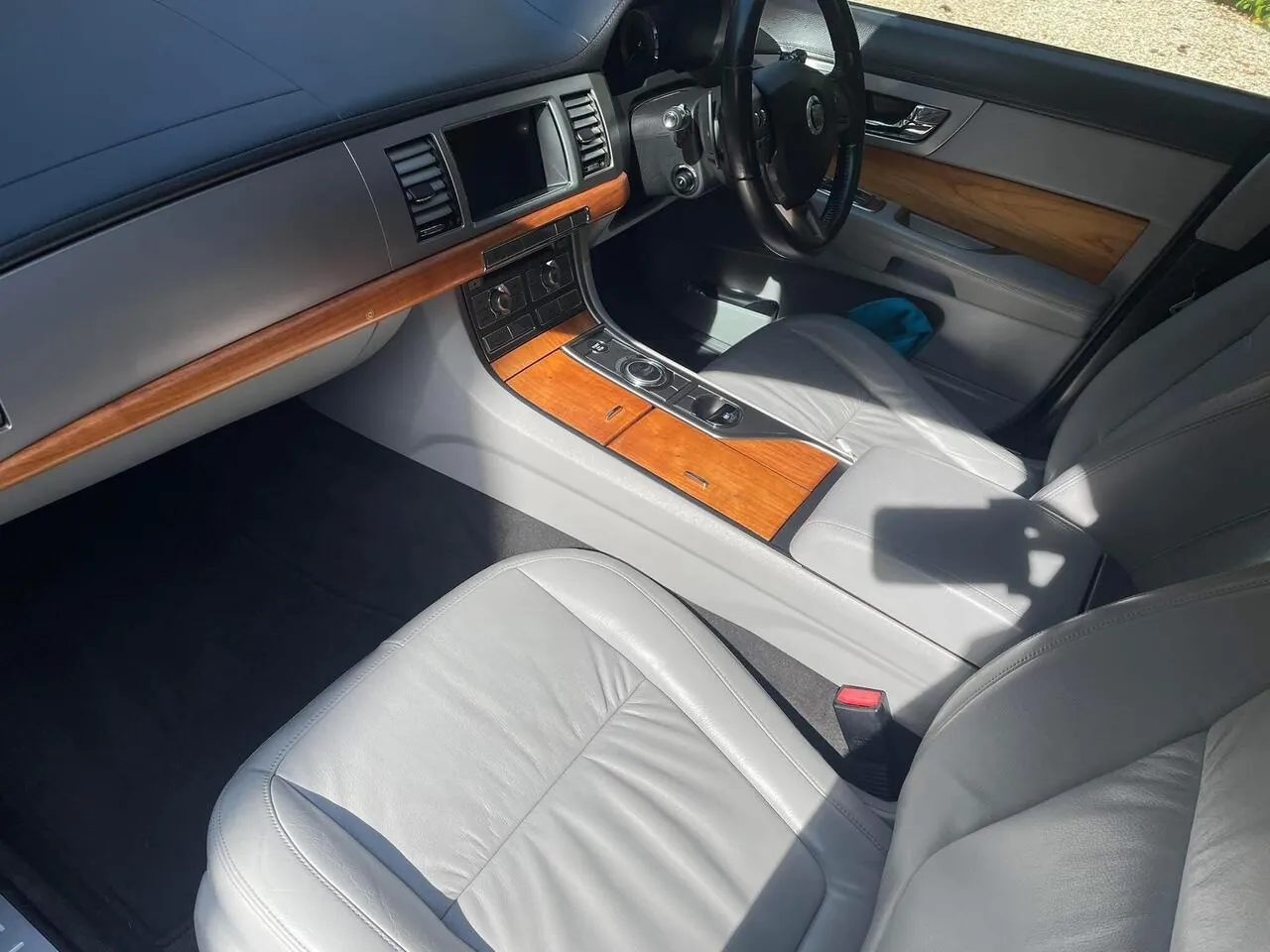 Jaguar Xf 2009 photo 2