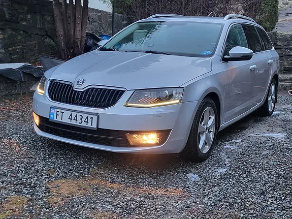 Skoda Octavia 2014 photo 2