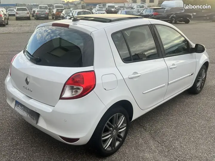 Renault Clio 2012 photo 3