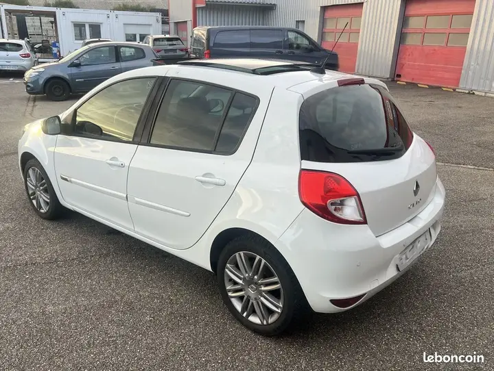 Renault Clio 2012 photo 4