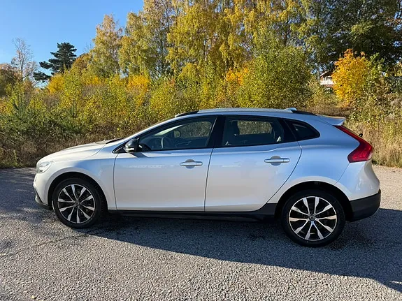 Volvo V40 Cross Country 2019 photo 2