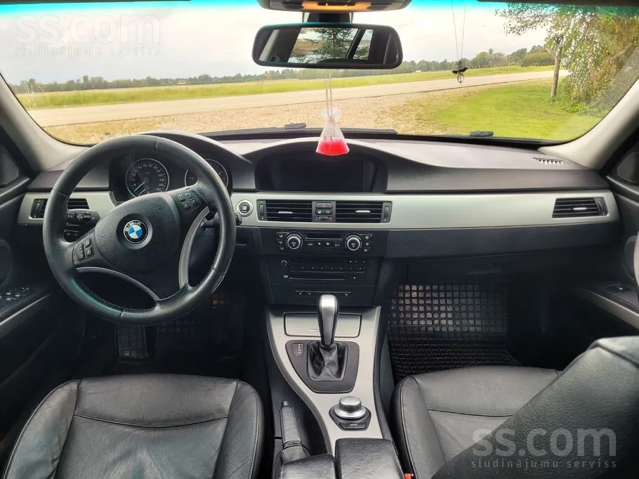 BMW 330 2007 photo 2