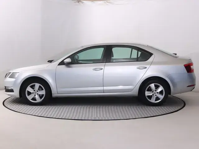 Skoda Octavia 2019 photo 2