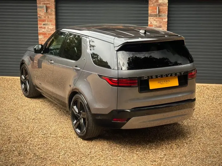 Land Rover Discovery 2024 photo 2