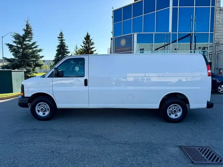 GMC Savana 2014 photo 2