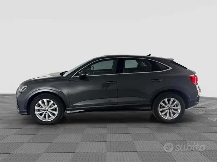 Audi Q3 2022 photo 2