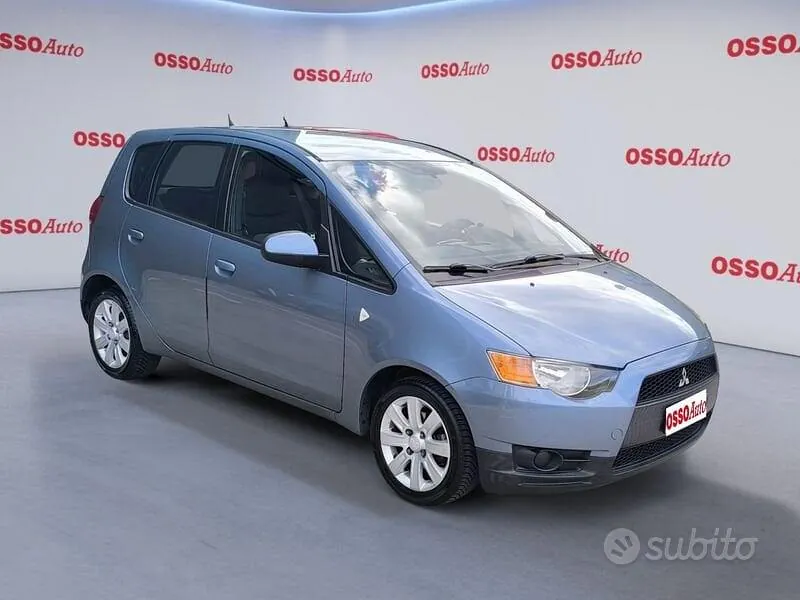 Mitsubishi Colt 2010 photo 2