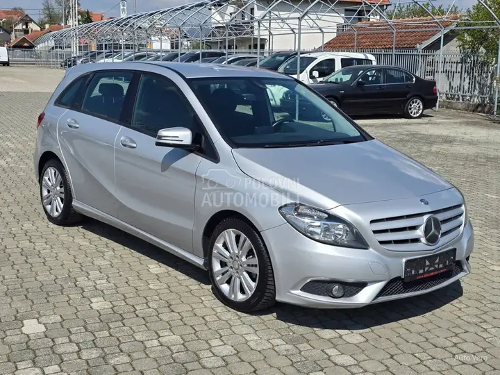 Mercedes-Benz B 180 2013 photo 3