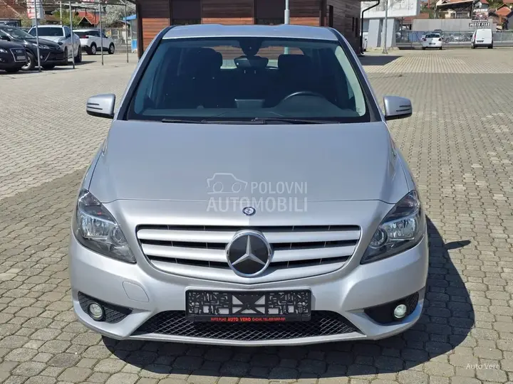 Mercedes-Benz B 180 2013 photo 2