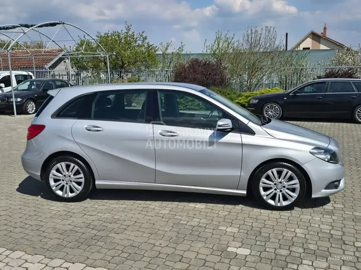 Mercedes-Benz B 180 2013 photo 4