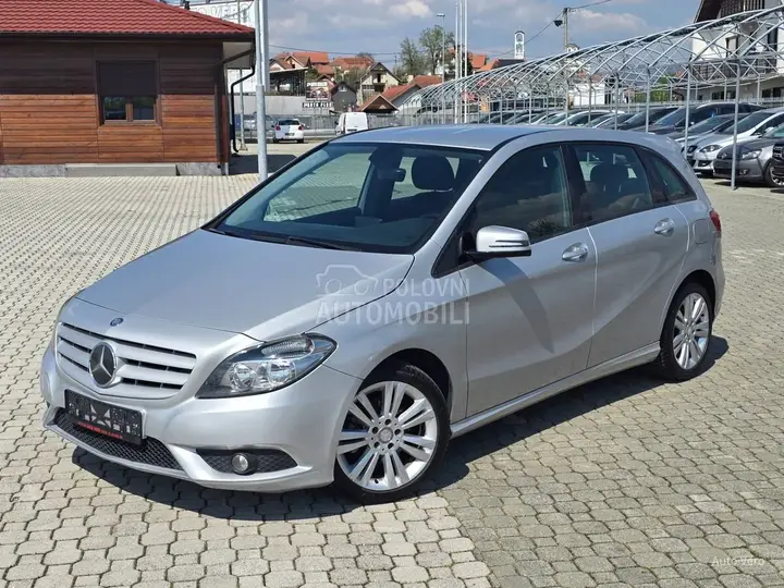 Mercedes-Benz B 180