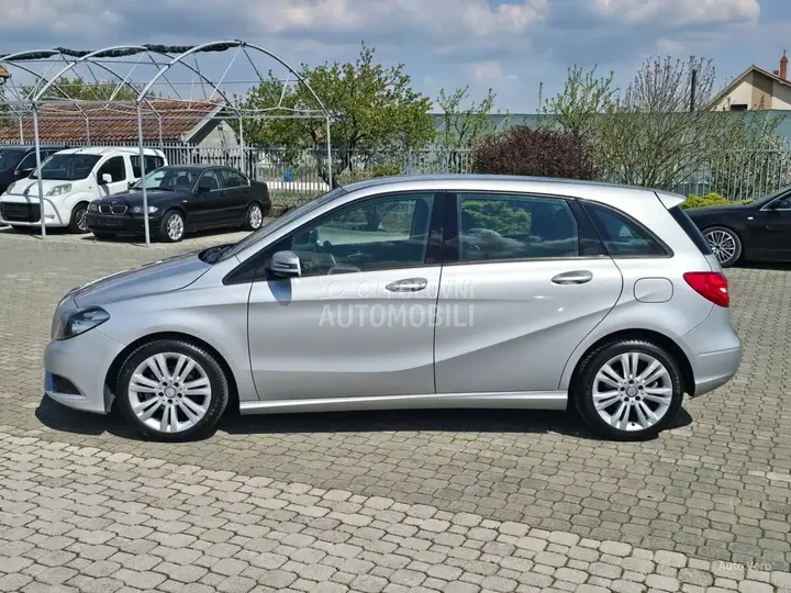 Mercedes-Benz B 180 2013 photo 5