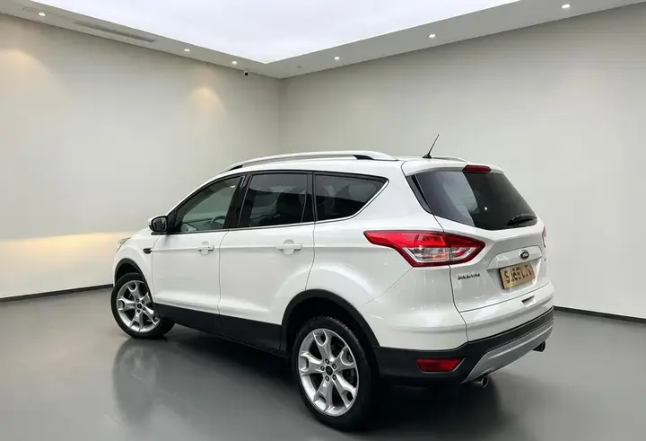 Ford Kuga 2015 photo 4