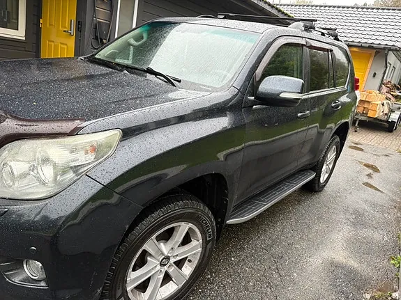 Toyota Land Cruiser 2010 photo 2