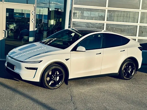 Tesla Model Y 2026 photo 4