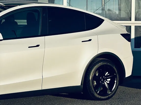 Tesla Model Y 2026 photo 3
