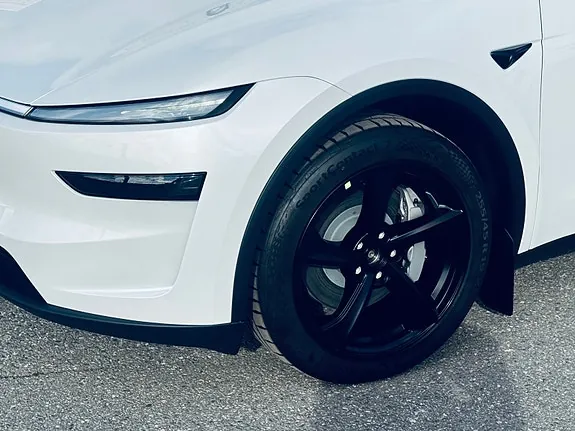 Tesla Model Y 2026 photo 5