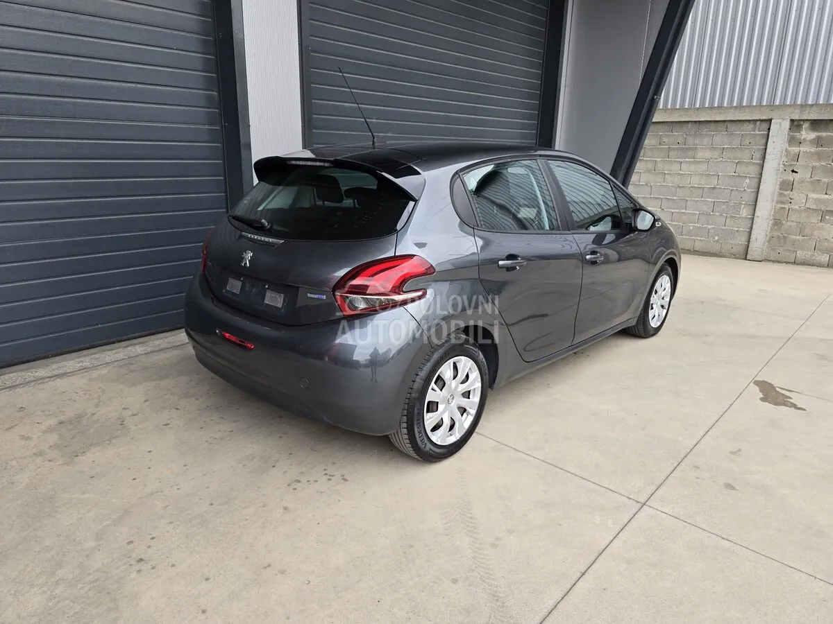 Peugeot 208 2015 photo 5