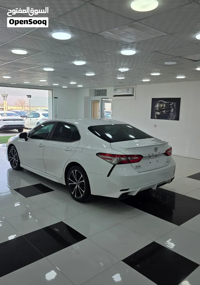 Toyota Camry 2019 photo 2