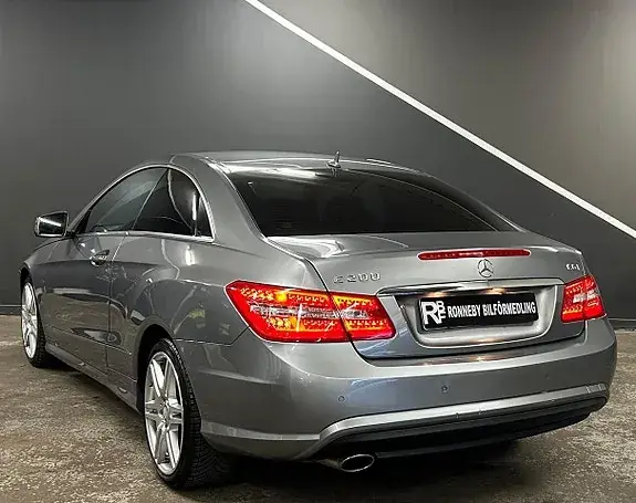 Mercedes-Benz E 200 2011 photo 5