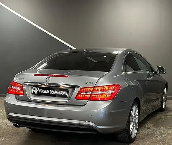 Mercedes-Benz E 200 2011 photo 4