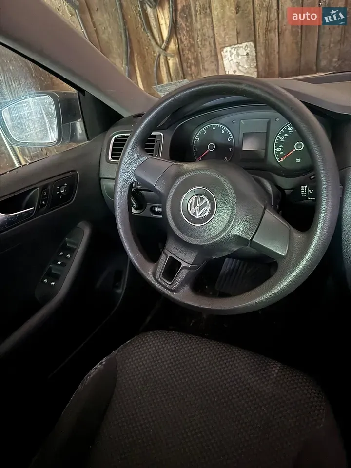 Volkswagen Jetta 2012 photo 3