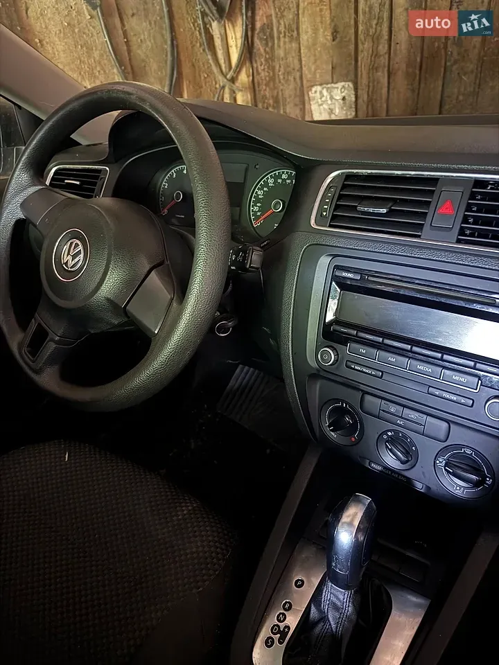 Volkswagen Jetta 2012 photo 4