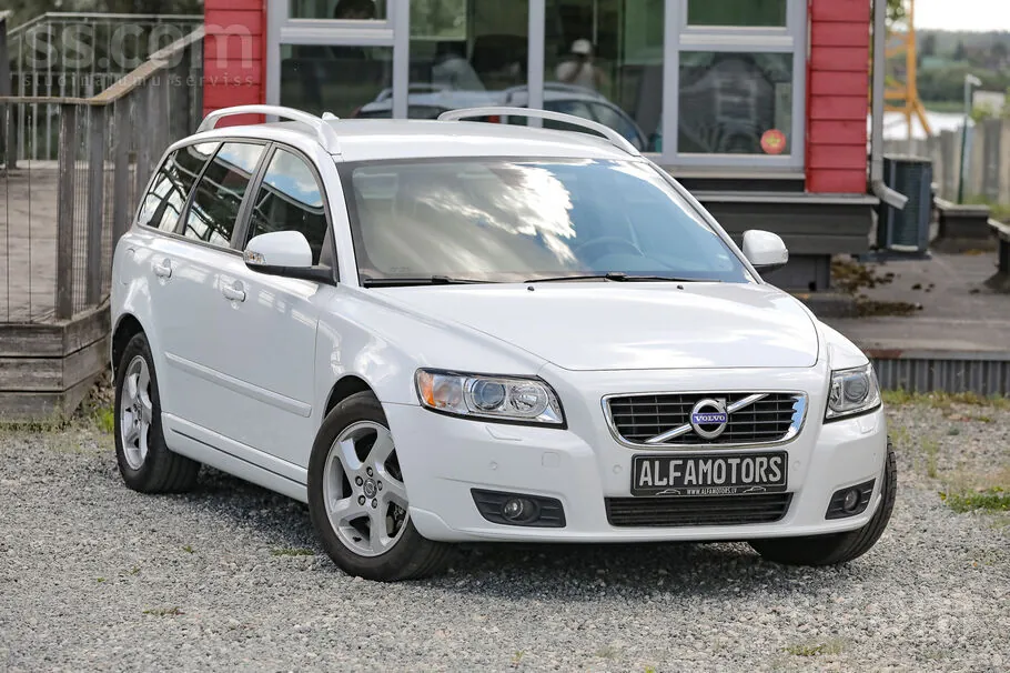 Volvo V50 2011 photo 2
