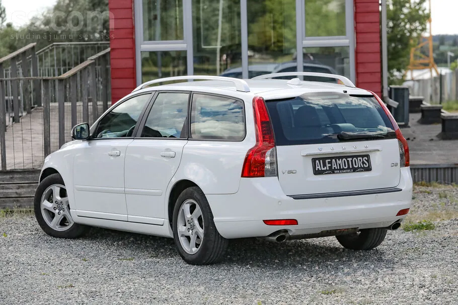 Volvo V50 2011 photo 3