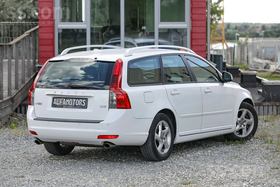 Volvo V50 2011 photo 4