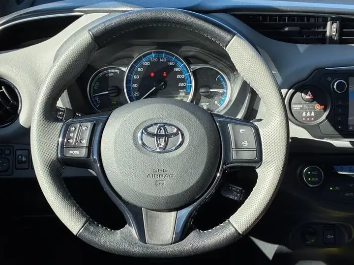 Toyota Yaris 2016 photo 2