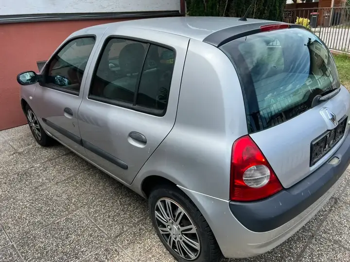 Renault Clio 2005 photo 2
